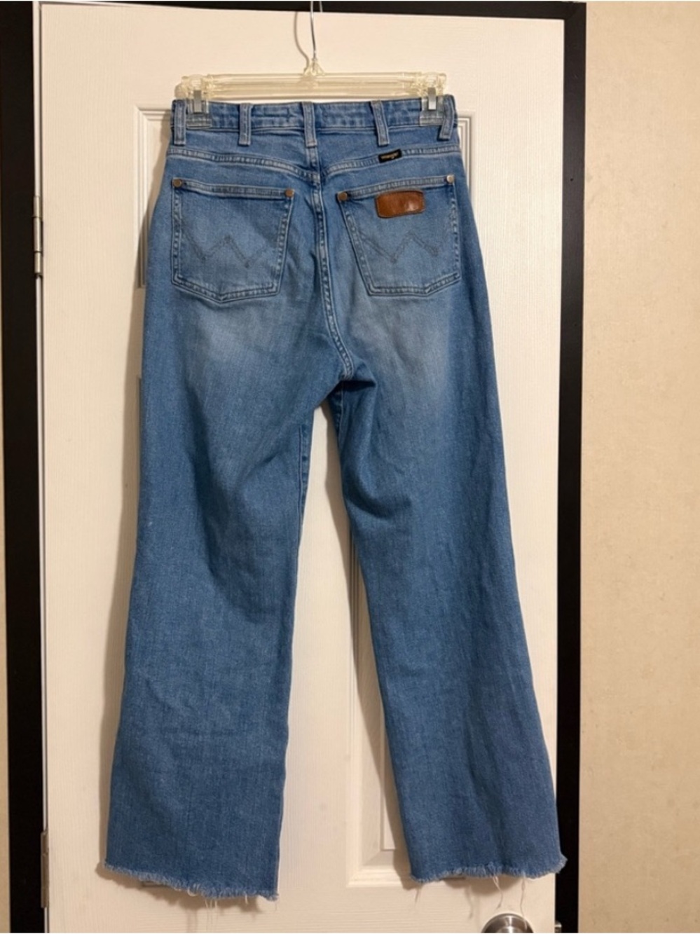 Wrangler High Rise Wide Leg Jeans | Size 26 | Raw Hem Light Wash Denim